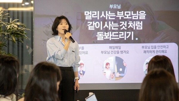 김현정 프로가 14일 수원사업장 디지털시티에 위치한 CX·MDE(고객 중심 멀티 디바이스 경험)센터에서 'AI 라이프'에 대해 발표하고 있다. /사진 제공=삼성전자